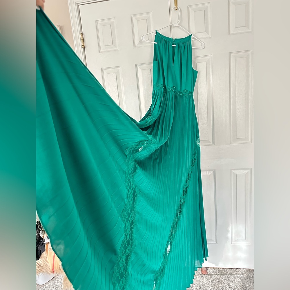 Adrianna Papell long pleated green gown - Picture 5 of 10